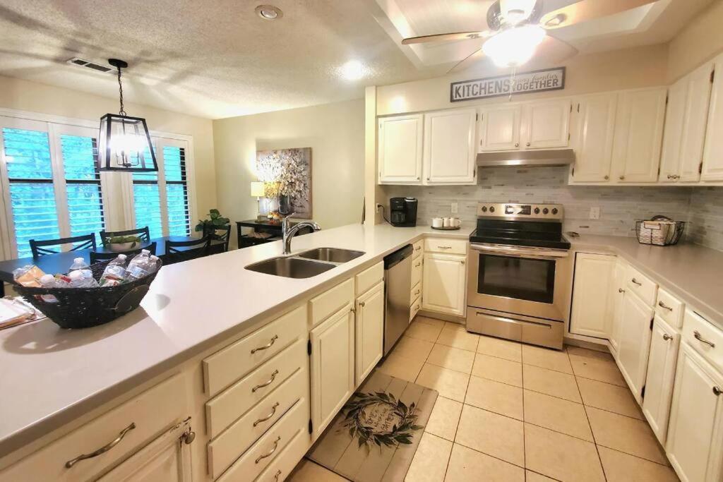 Hidden Gem 3bd/2bth 1levl Holiday home